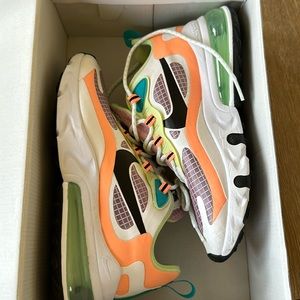 Air Max 270 React SE